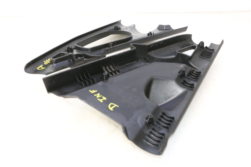 photo de TABLIER INTERIEUR DROIT CAN-AM SPYDER RS 1000 (2008 - 2012) - Autre angle de vue