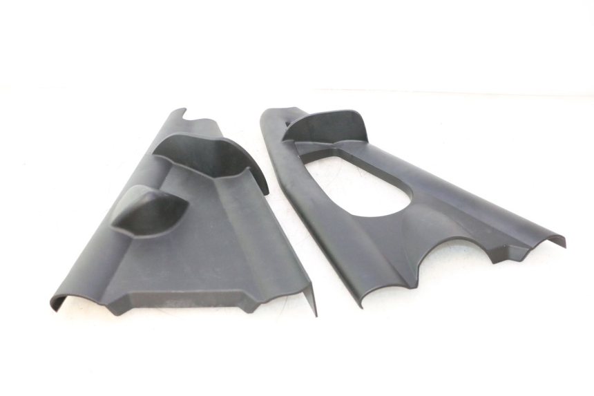 photo de TABLIER INTERIEUR DROIT CAN-AM SPYDER RS 1000 (2008 - 2012) - Points de fixation