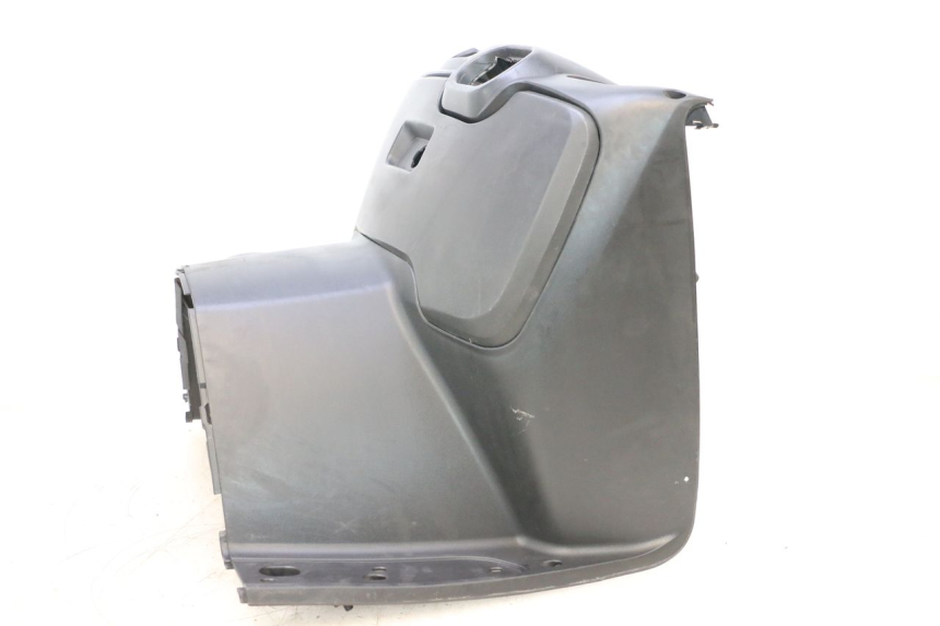 photo de TABLIER INTERIEUR SYM GTS EVO 125 (2009 - 2013) - Gros plan technique