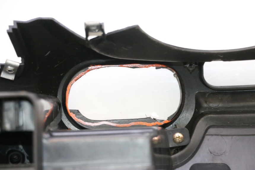 photo de TABLIER INTERIEUR SYM GTS EVO 125 (2009 - 2013) - Points de fixation