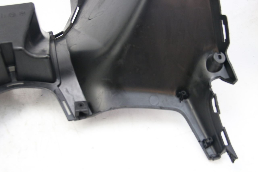 photo de TABLIER INTERIEUR INFERIEUR KYMCO DOWNTOWN ABS 125 (2015 - 2017)