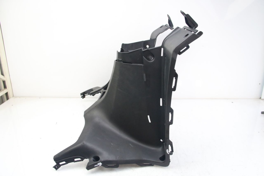 photo de TABLIER INTERIEUR INFERIEUR KYMCO DOWNTOWN ABS 125 (2015 - 2017)