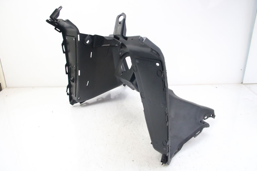 photo de TABLIER INTERIEUR INFERIEUR KYMCO DOWNTOWN ABS 125 (2015 - 2017)