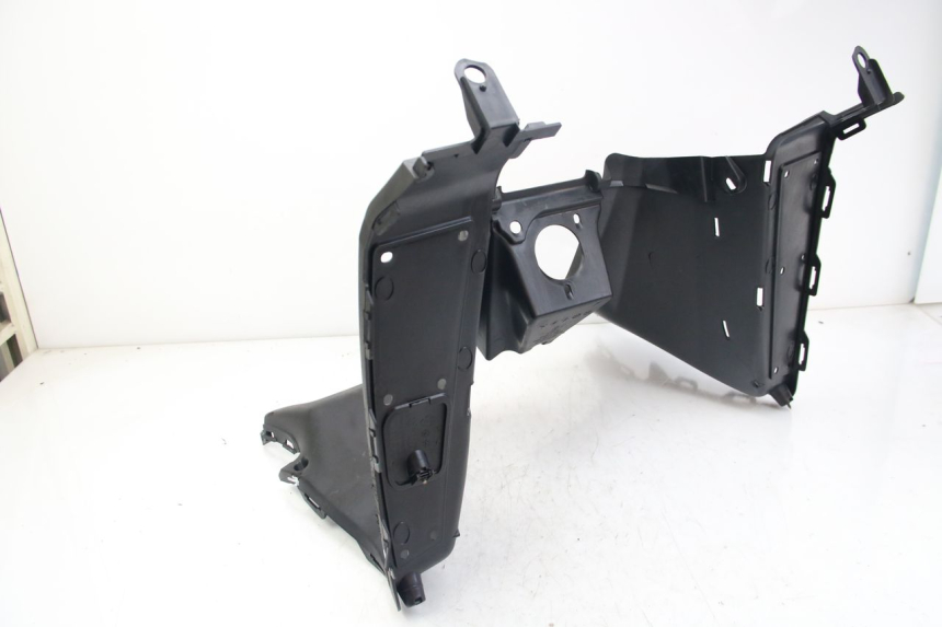 photo de TABLIER INTERIEUR INFERIEUR KYMCO DOWNTOWN ABS 125 (2015 - 2017)