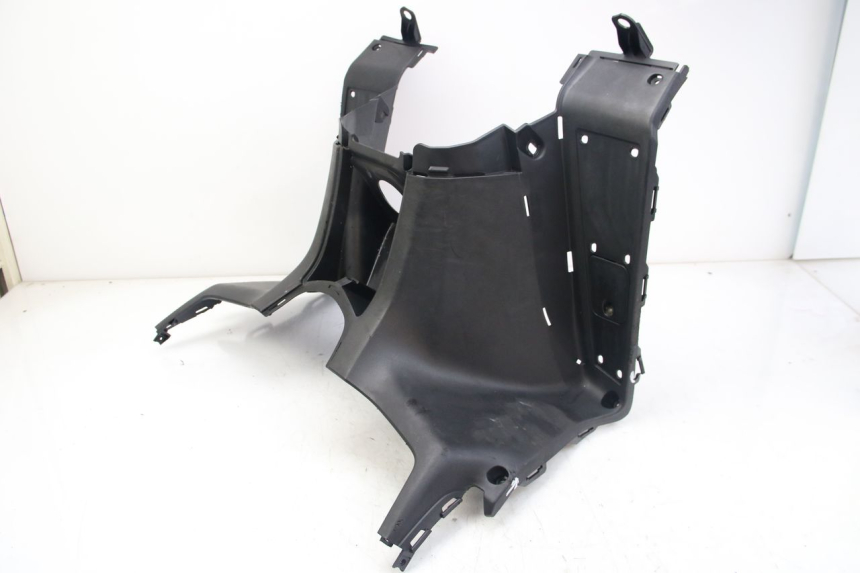 photo de TABLIER INTERIEUR INFERIEUR KYMCO DOWNTOWN ABS 125 (2015 - 2017)