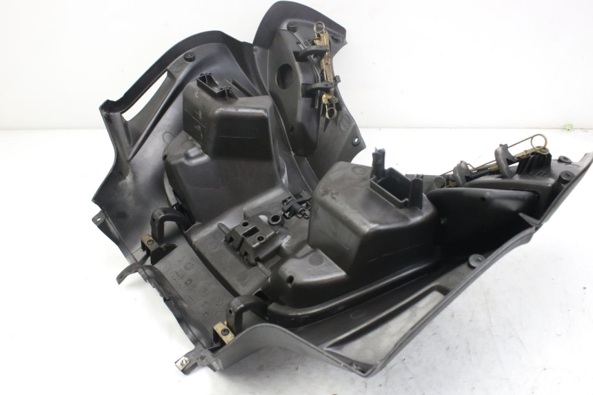 photo de TABLIER INTERIEUR INFERIEUR PIAGGIO X9 EVOLUTION 250 (2003 - 2007)