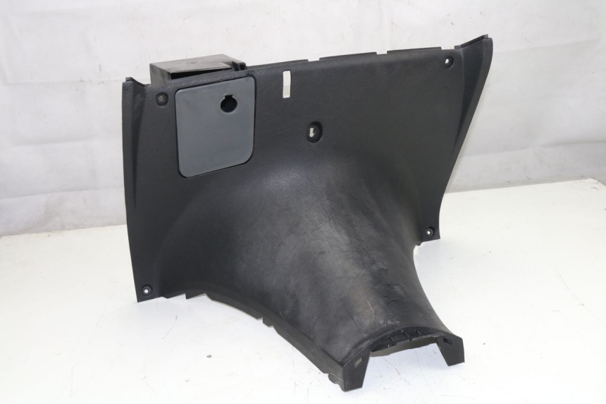 photo de TABLIER INTERIEUR INFERIEUR YAMAHA YP MAJESTY 125 (2007 - 2010)