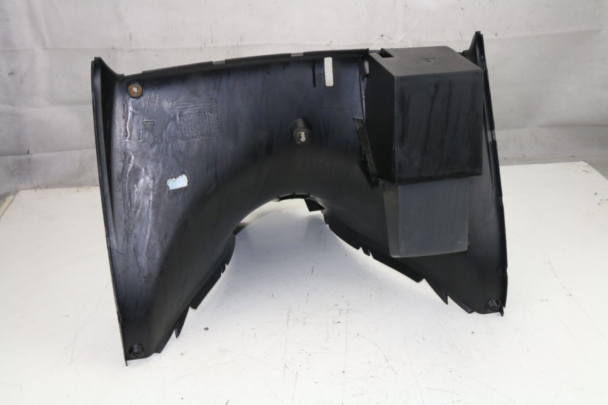 photo de TABLIER INTERIEUR INFERIEUR YAMAHA YP MAJESTY 125 (2007 - 2010)