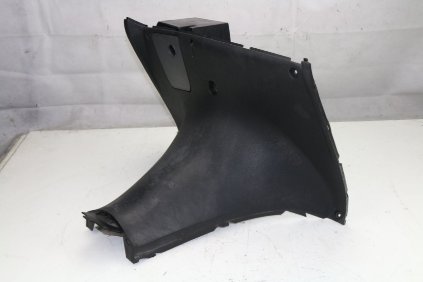 photo de TABLIER INTERIEUR INFERIEUR YAMAHA YP MAJESTY 125 (2007 - 2010)