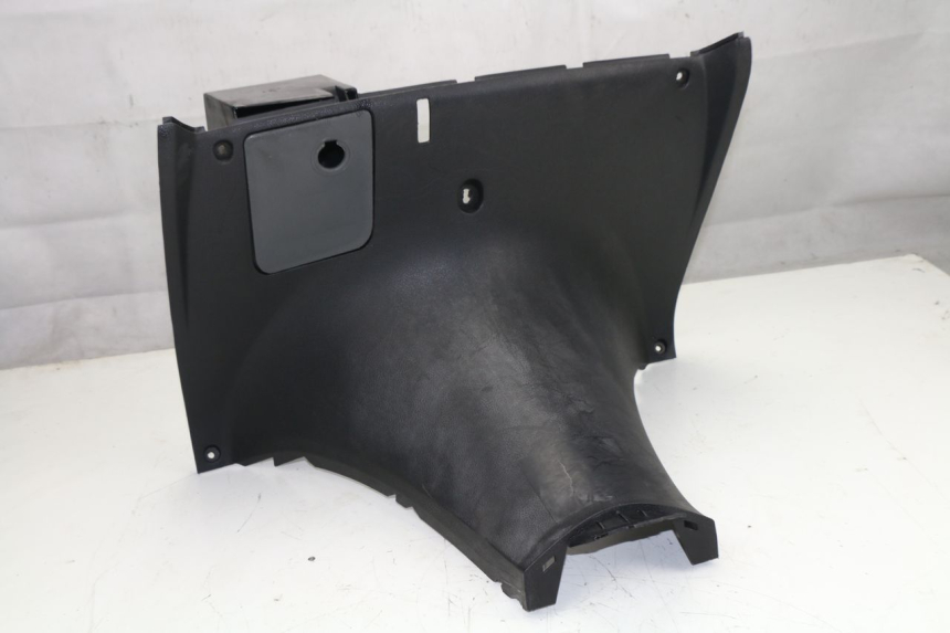 photo de TABLIER INTERIEUR INFERIEUR YAMAHA YP MAJESTY 125 (2007 - 2010)