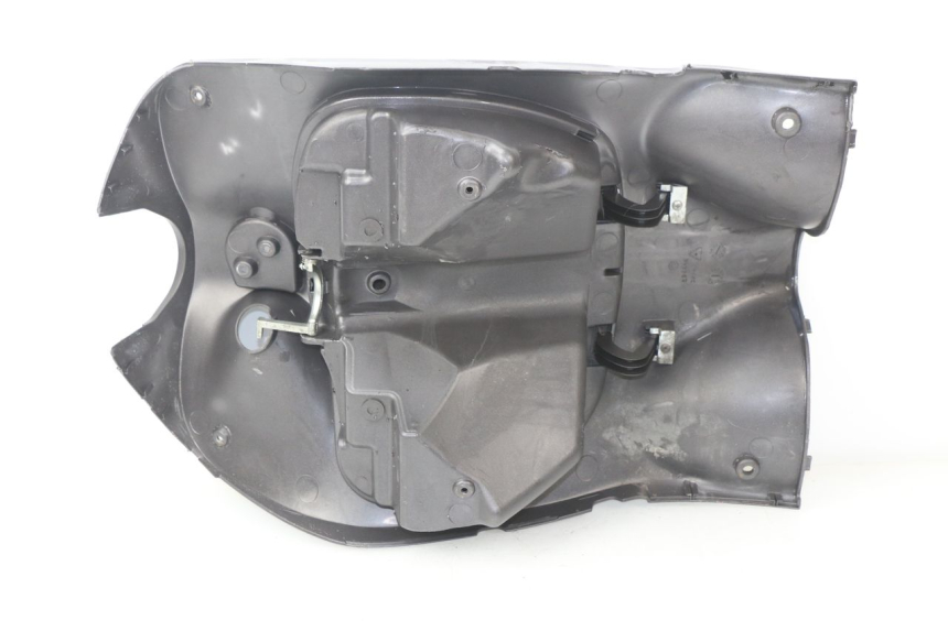 photo de TABLIER INTERIEUR PIAGGIO LIBERTY 2T 50 (2009 - 2013) - Points de fixation