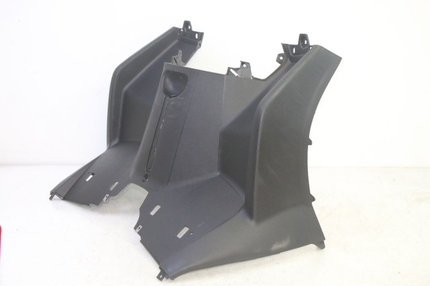 photo de TABLIER INTERIEUR PIAGGIO MP3 HPE 350 (2018 - 2020) - Zoom état d’usage