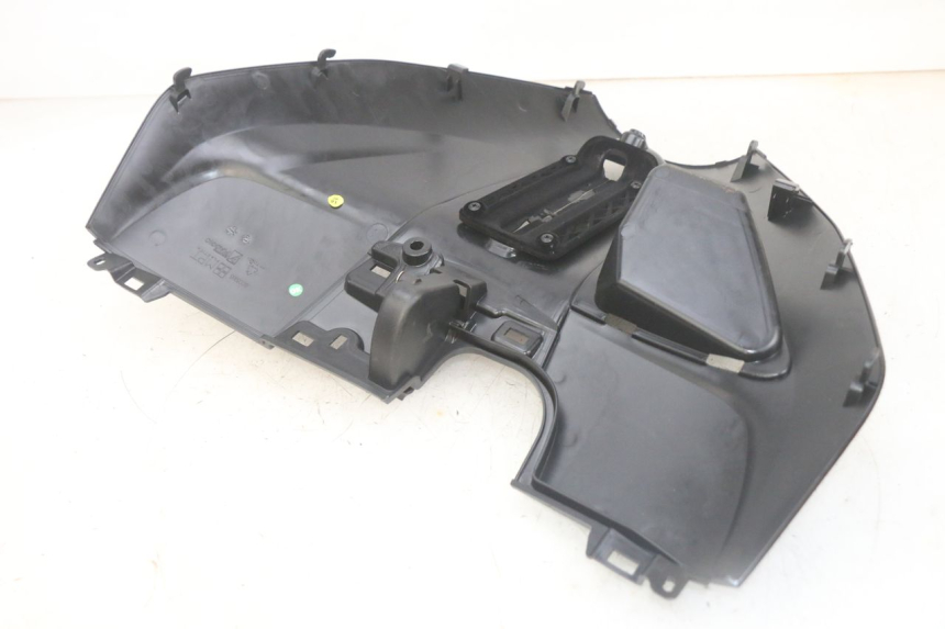 photo de TABLIER INTERIEUR PIAGGIO MP3 HPE 300 (2019 - 2026) - Autre angle de vue