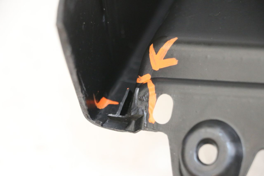 photo de TABLIER INTERIEUR PIAGGIO MP3 500 (2016 - 2018) - Gros plan technique