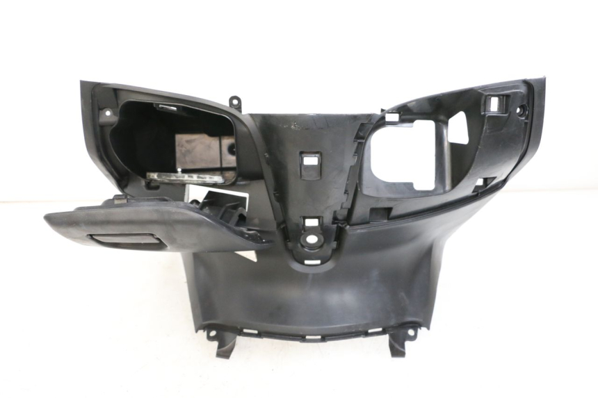 photo de TABLIER INTERIEUR HONDA PCX (JF47) 125 (2012 - 2013) - Gros plan technique
