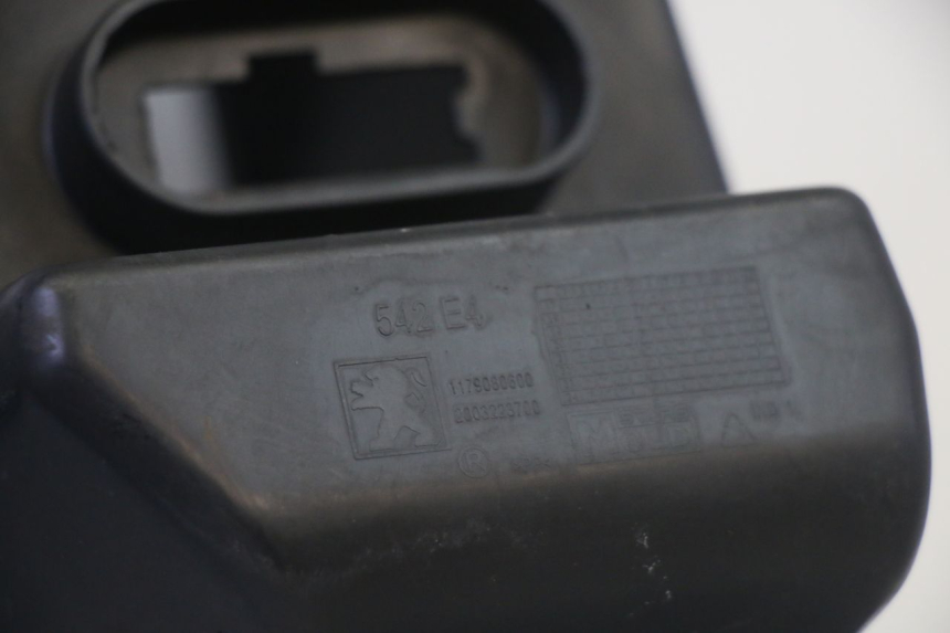 photo de TABLIER INTERIEUR PEUGEOT SATELIS 125 (2013 - 2018) - Marquages et références