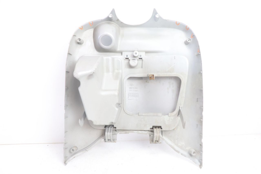 photo de TABLIER INTERIEUR APRILIA SCARABEO GT 125 (1999 - 2007) - Points de fixation