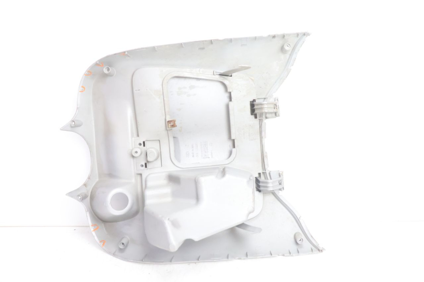 photo de TABLIER INTERIEUR APRILIA SCARABEO GT 125 (1999 - 2007) - Marquages et références