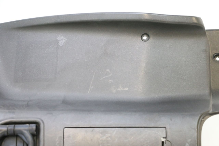 photo de TABLIER INTERIEUR APRILIA SR MOTARD 50 (2012 - 2018) - Vue rapprochée