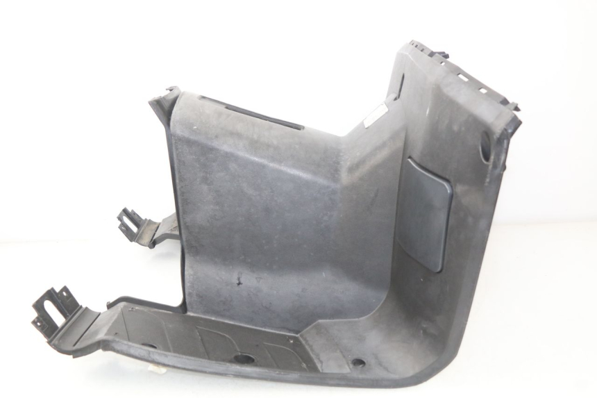 photo de TABLIER INTERIEUR RAZZO STEED 125 (2012 - 2018) - Gros plan technique