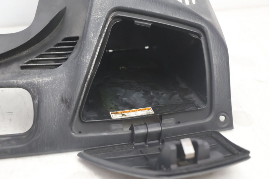 photo de TABLIER INTERIEUR SUPERIEUR SUZUKI BURGMAN EXECUTIVE ABS 650 (2006 - 2012) - État de surface