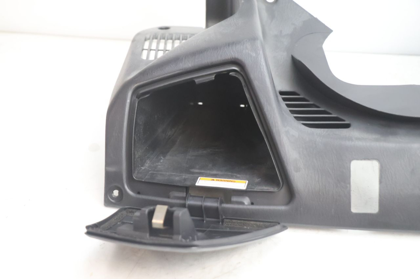 photo de TABLIER INTERIEUR SUPERIEUR SUZUKI BURGMAN EXECUTIVE ABS 650 (2006 - 2012) - Autre angle de vue