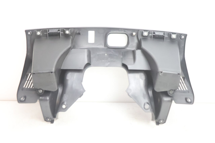 photo de TABLIER INTERIEUR SUPERIEUR SUZUKI BURGMAN EXECUTIVE ABS 650 (2006 - 2012) - Vue d’ensemble