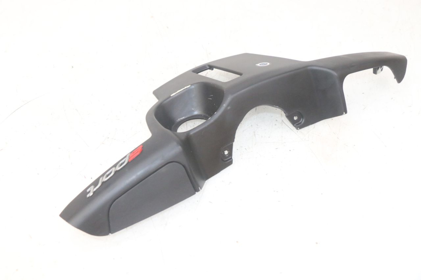 photo de TABLIER INTERIEUR SUPERIEUR PIAGGIO MP3 HPE 300 (2019 - 2026) - Gros plan technique