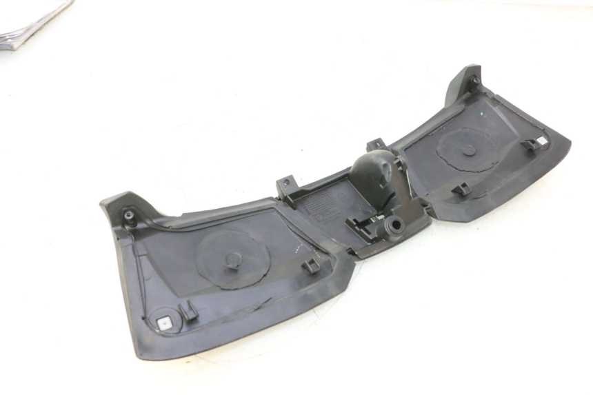 photo de TABLIER INTERIEUR SUPERIEUR PIAGGIO MP3 500 (2016 - 2018) - Zoom état d’usage