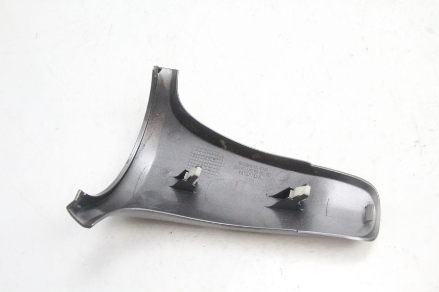 photo de TABLIER INTERIEUR SUPERIEUR HONDA PCX (JF28) 125 (2009 - 2011) - Gros plan technique