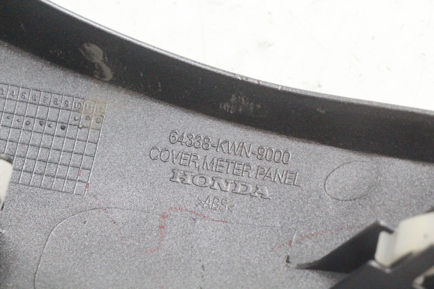 photo de TABLIER INTERIEUR SUPERIEUR HONDA PCX (JF28) 125 (2009 - 2011) - Points de fixation