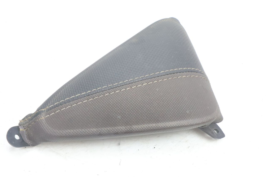 photo de TABLIER INTERIEUR SUPERIEUR YAMAHA X-MAX XMAX 125 (2010 - 2013) - Gros plan technique