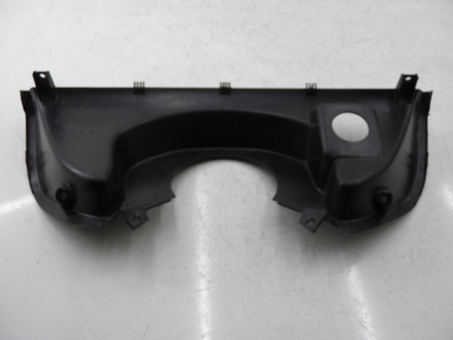 photo de TABLIER INTERIEUR SUPERIEUR YAMAHA YP MAJESTY 125 (1998 - 2001)