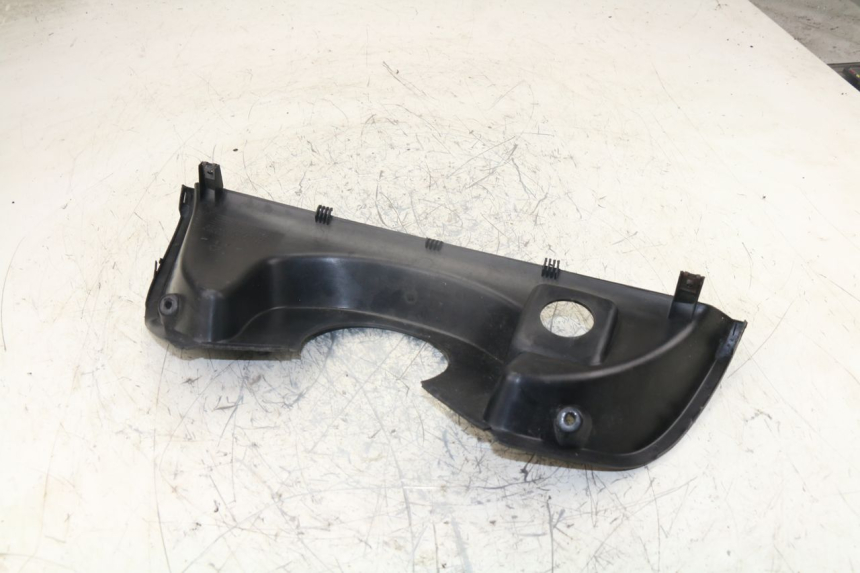 photo de TABLIER INTERIEUR SUPERIEUR YAMAHA YP MAJESTY 125 (1998 - 2001)