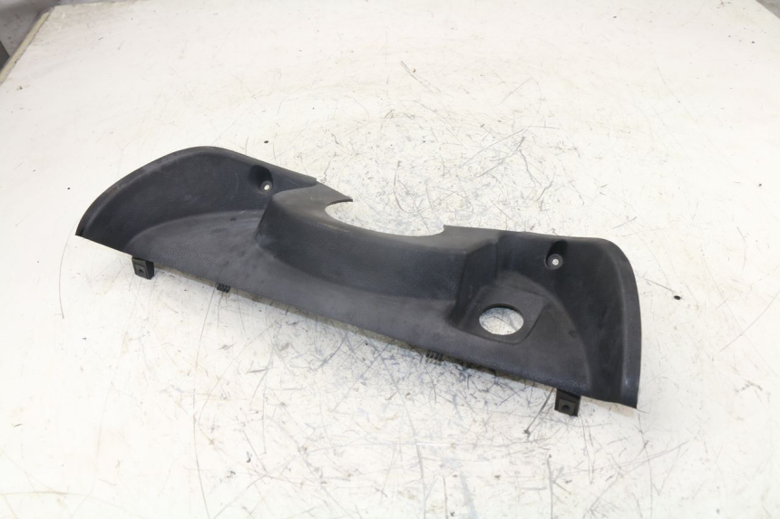 photo de TABLIER INTERIEUR SUPERIEUR YAMAHA YP MAJESTY 125 (1998 - 2001)