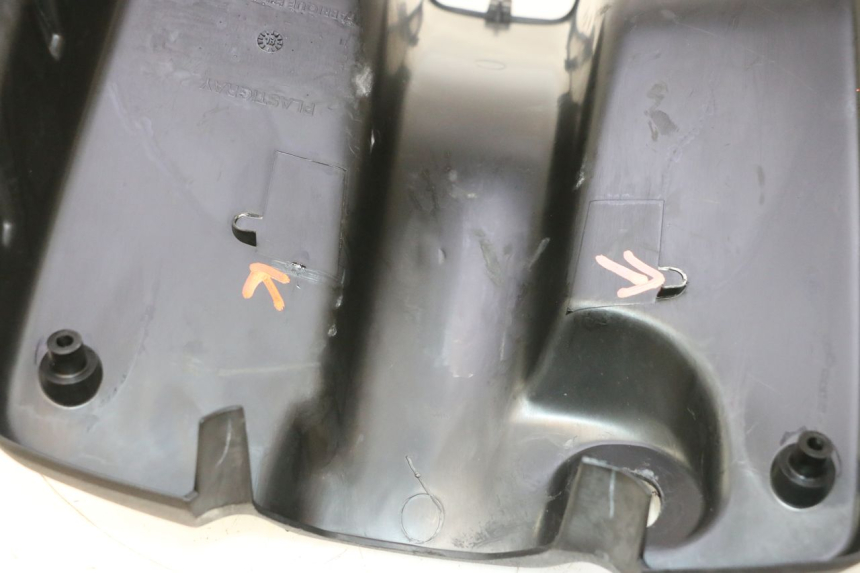 photo de TABLIER INTERIEUR PEUGEOT TKR TREKKER FURIOUS 50 (2005 - 2014) - Points de fixation