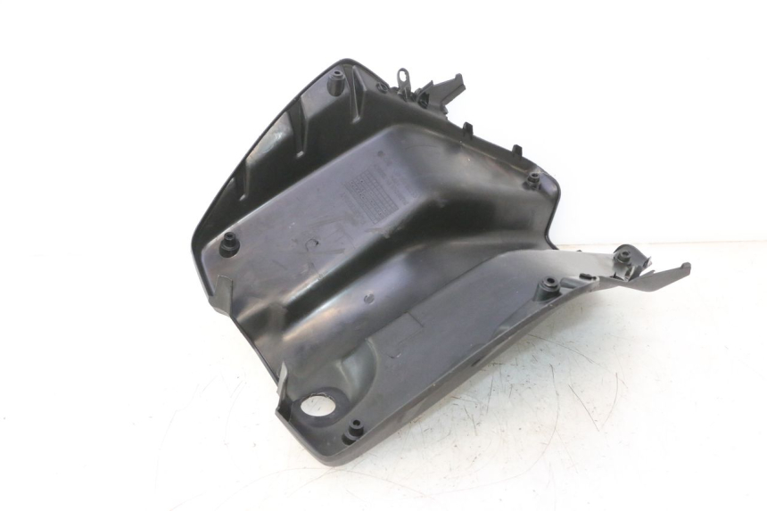 photo de TABLIER INTERIEUR PEUGEOT TREKKER 50 (1995 - 2004) - Gros plan technique