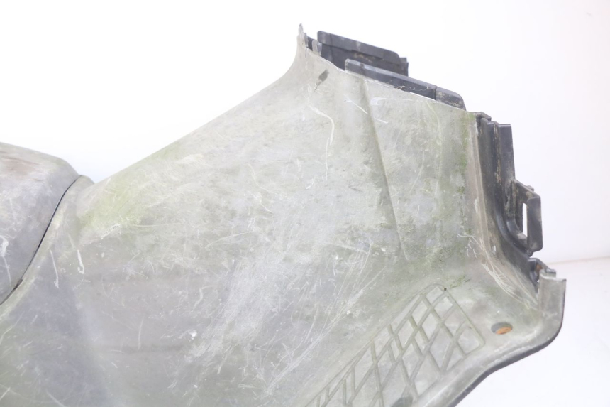 photo de TABLIER INTERIEUR SUZUKI UH BURGMAN 125 (2002 - 2006) - Détails caractéristiques