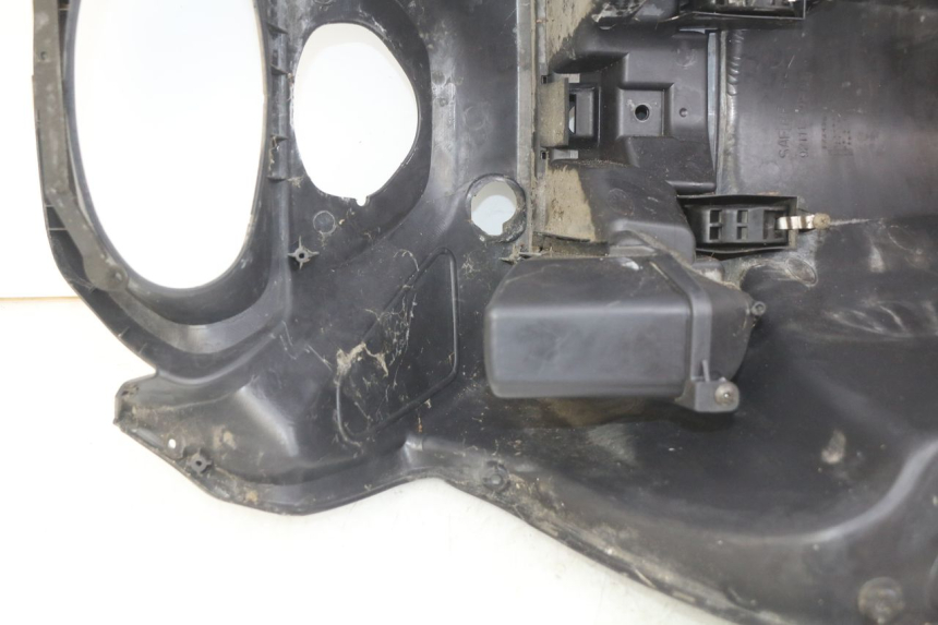 photo de TABLIER INTERIEUR SUZUKI UH BURGMAN 125 (2002 - 2006) - Autre angle de vue