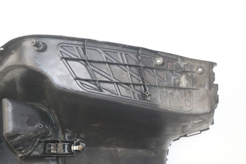 photo de TABLIER INTERIEUR SUZUKI UH BURGMAN 125 (2002 - 2006) - Vue d’ensemble