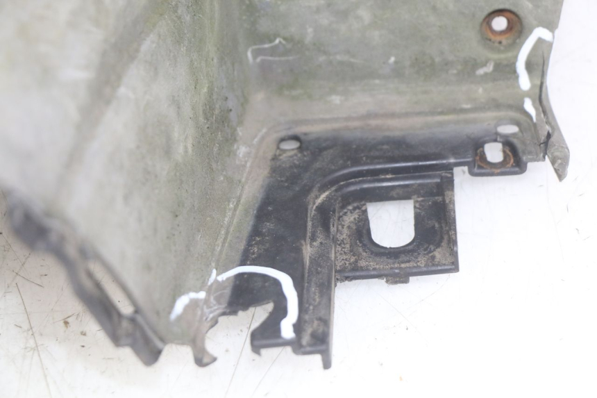 photo de TABLIER INTERIEUR SUZUKI UH BURGMAN 125 (2002 - 2006) - État de surface