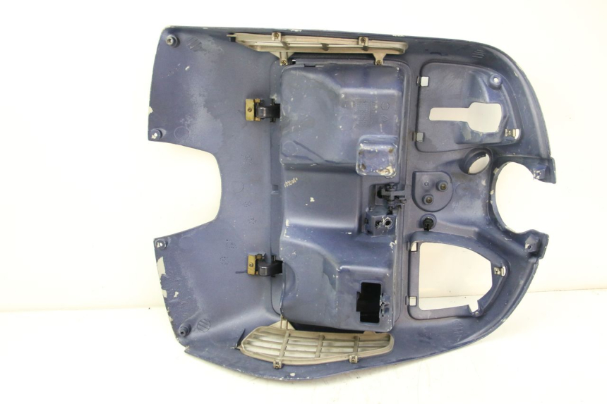 photo de TABLIER INTERIEUR PIAGGIO VESPA GRANTURISMO 125 (2003 - 2007) - Détail de la pièce