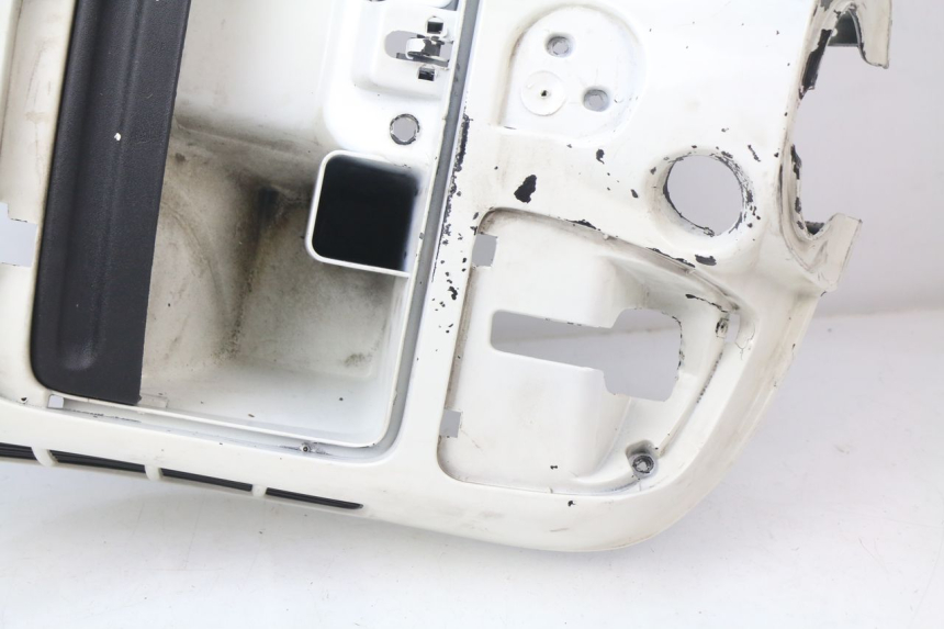 photo de TABLIER INTERIEUR PIAGGIO VESPA GTS SUPER IE 125 (2009 - 2016) - Détails caractéristiques