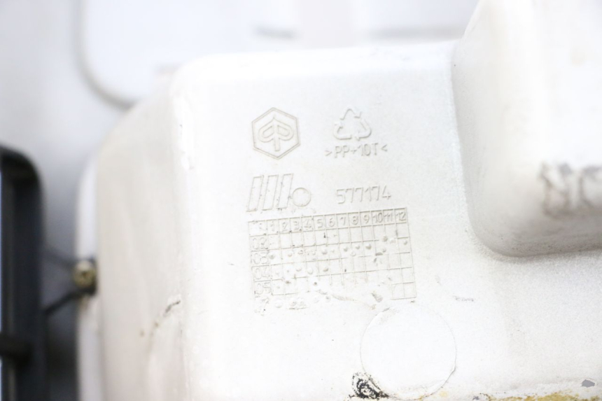 photo de TABLIER INTERIEUR PIAGGIO VESPA GTS SUPER IE 125 (2009 - 2016) - Détail de la pièce