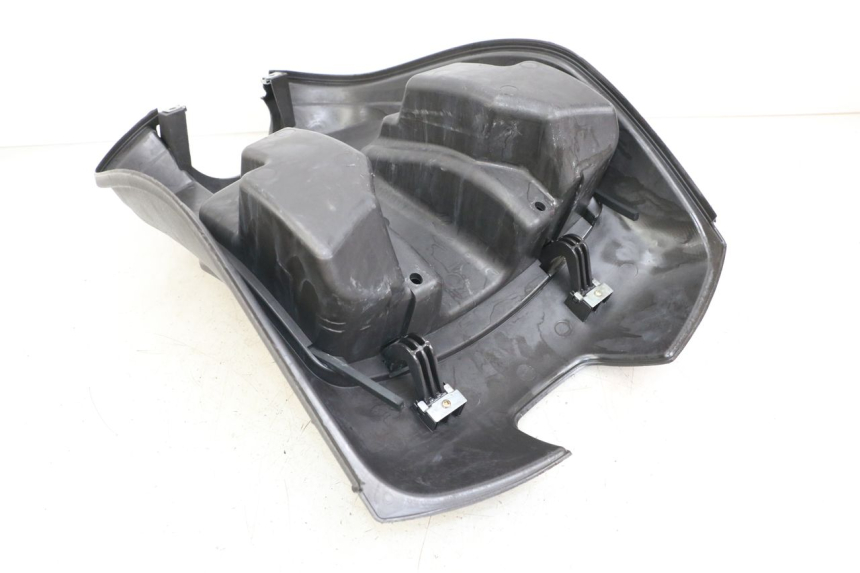 photo de TABLIER INTERIEUR PIAGGIO VESPA LX 2T 50 (2005 - 2013) - Gros plan technique