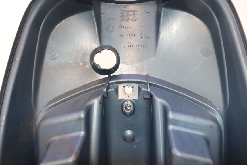 photo de TABLIER INTERIEUR PIAGGIO VESPA LX 2T 50 (2005 - 2013) - Détail de la pièce