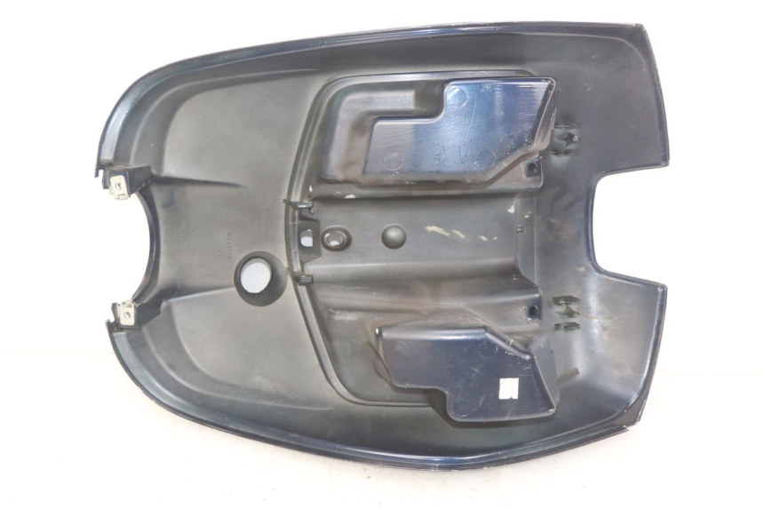 photo de TABLIER INTERIEUR PIAGGIO VESPA LXV 125 (2006 - 2009) - Détails caractéristiques