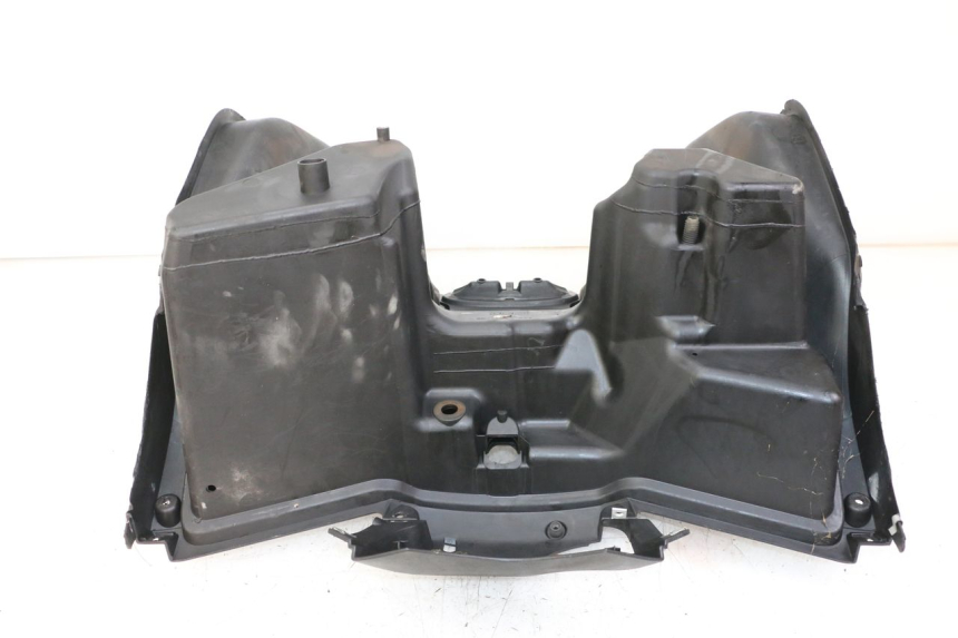 photo de TABLIER INTERIEUR YAMAHA X-MAX XMAX ABS 250 (2010 - 2012) - Autre angle de vue