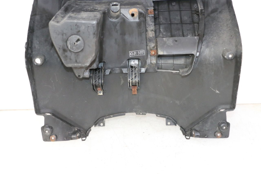 photo de TABLIER INTERIEUR YAMAHA X-MAX XMAX 250 (2006 - 2009)