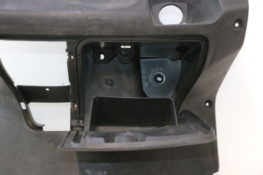 photo de TABLIER INTERIEUR YAMAHA XMAX X-MAX 125 (2006 - 2009) - Détail de la pièce